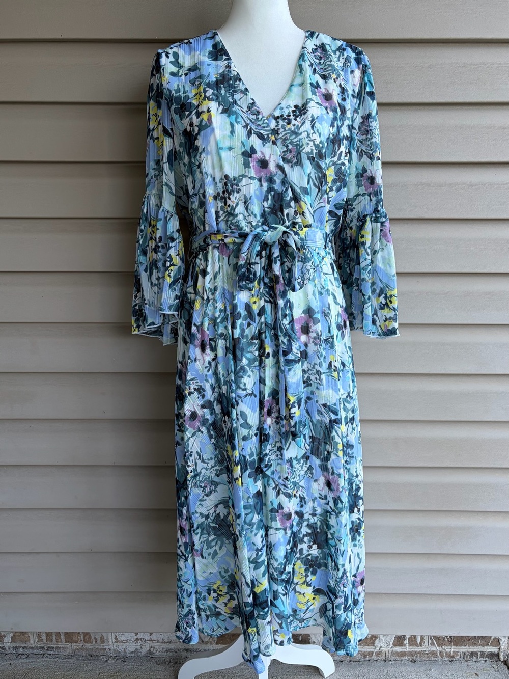 •Parker And Rowe• Flurry of Florals Midi Dress - Size Large